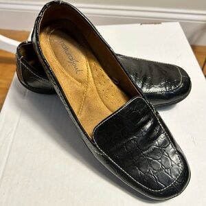 Natural Soul Black Croc-Embossed Flats 7M